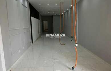 Imagem: O depósito possui 4 Vagas na garagem, 390m² de Área e está