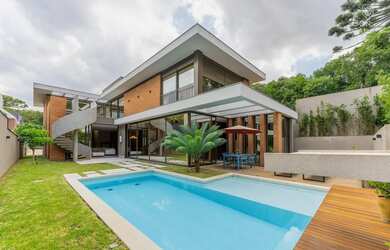 Imagem: A casa em condomínio possui 4 Dormitórios, 5 Banheiros, 4