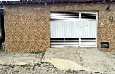 Imagem: A casa possui 3 Dormitórios, 1 Banheiro, 1 Vaga na garagem