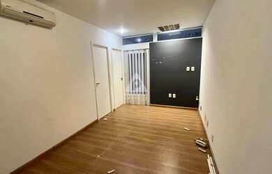 Imagem: O depósito possui 1 Vaga na garagem e 83m² de Área e está