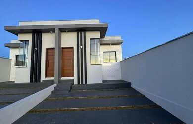 Imagem: A casa possui 2 Dormitórios, 2 Banheiros, 1 Vaga na garagem