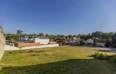 Imagem: O terreno possui 900m² de Área e está localizado em Abranches