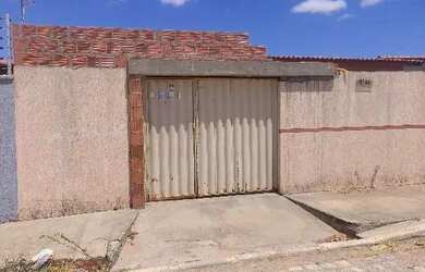 Imagem: A casa possui 3 Dormitórios, 1 Banheiro, 206m² de Área e