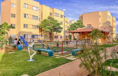 Imagem: O apartamento possui 2 Dormitórios, 1 Banheiro, 1 Vaga na garagem