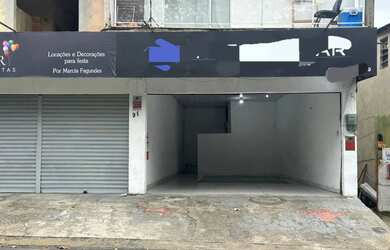 Imagem: O depósito possui 5 Vagas na garagem e 69m² de Área e está