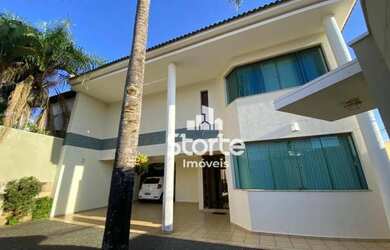 Imagem: A casa possui 3 Dormitórios, 5 Banheiros, 5 Vagas na garagem