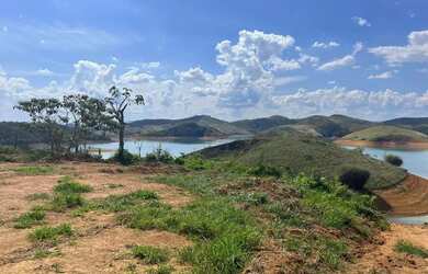 Imagem: O terreno à venda possui e está localizado em Centro, Nazaré