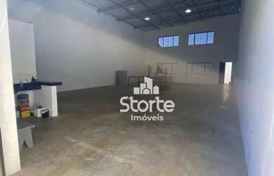 Imagem: O depósito possui 2 Vagas na garagem, 170m² de Área e está