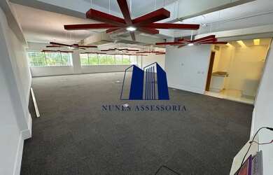 Imagem: O depósito possui 5 Vagas na garagem e 202m² de Área e está