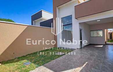 Imagem: A casa possui 3 Dormitórios, 2 Banheiros, 2 Vagas na garagem