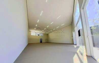 Imagem: O depósito possui 3 Vagas na garagem, 197m² de Área e está