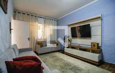 Imagem: A casa possui 3 Dormitórios, 2 Banheiros, 2 Vagas na garagem