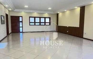 Imagem: A casa em condomínio possui 4 Dormitórios, 4 Banheiros, 4