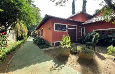 Imagem: A casa possui 5 Dormitórios, 5 Banheiros e 1180m² de Área