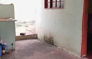 Imagem: A casa possui 1 Dormitório, 1 Banheiro, 1 Vaga na garagem