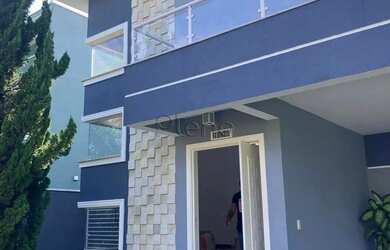 Imagem: A casa em condomínio possui 3 Dormitórios, 3 Banheiros, 4