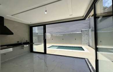 Imagem: A casa em condomínio possui 4 Dormitórios, 4 Banheiros, 2