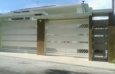 Imagem: A casa à venda possui 4 Dormitórios, 4 Banheiros, 5 Vagas