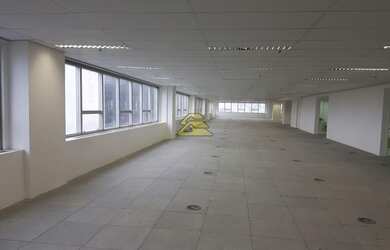 Imagem: O depósito possui 5 Vagas na garagem, 2.260m² de Área e