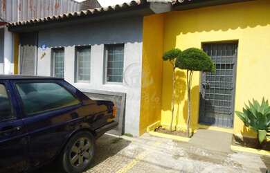 Imagem: A casa possui 3 Dormitórios, 2 Banheiros, 3 Vagas na garagem