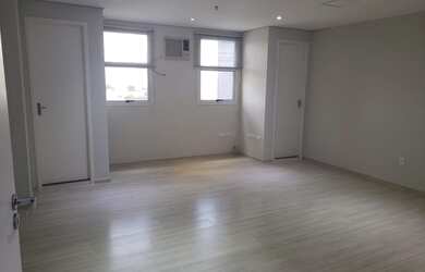 Imagem: O depósito possui 1 Vaga na garagem e 30m² de Área e está