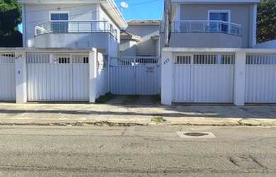 Imagem: A casa possui 2 Dormitórios, 3 Banheiros, 1 Vaga na garagem