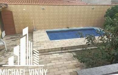 Imagem: A casa possui 3 Dormitórios, 3 Banheiros, 2 Vagas na garagem