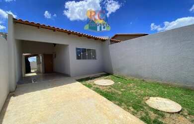 Imagem: A casa possui 2 Dormitórios, 2 Banheiros, 1 Vaga na garagem