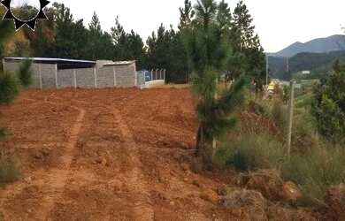 Imagem: O terreno possui 750m² de Área e está localizado em Recanto