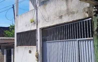 Imagem: A casa possui 3 Dormitórios, 2 Banheiros, 1 Vaga na garagem