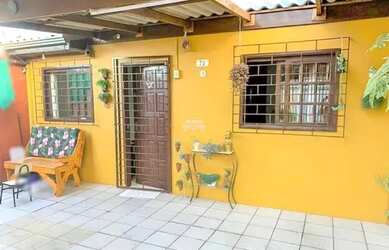 Imagem: A casa possui 2 Dormitórios, 1 Banheiro, 2 Vagas na garagem