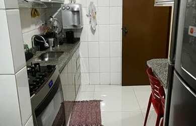 Imagem: O apartamento possui 2 Dormitórios, 1 Banheiro, 1 Vaga na garagem