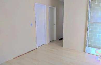 Imagem: A casa possui 2 Dormitórios, 1 Banheiro, 4 Vagas na garagem