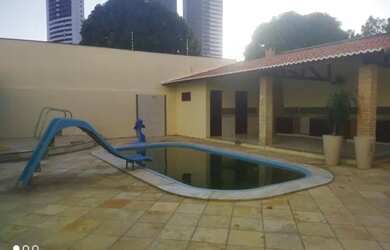 Imagem: A casa possui 5 Dormitórios, 3 Banheiros, 5 Vagas na garagem