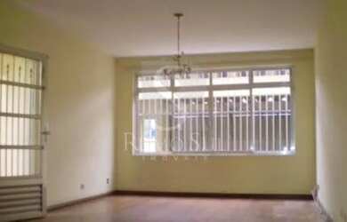 Imagem: A casa possui 3 Dormitórios, 1 Banheiro, 2 Vagas na garagem