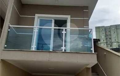 Imagem: A casa possui 3 Dormitórios, 2 Banheiros, 3 Vagas na garagem