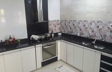 Imagem: A casa possui 3 Dormitórios, 2 Banheiros, 3 Vagas na garagem