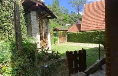 Imagem: A casa possui 4 Dormitórios, 3 Banheiros, 2 Vagas na garagem