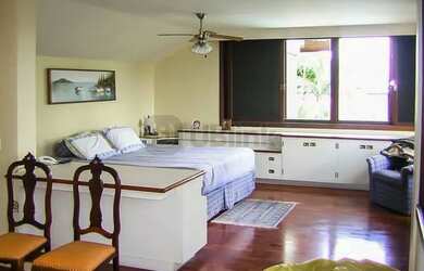 Imagem: A casa em condomínio possui 5 Dormitórios, 5 Banheiros, 3