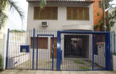 Imagem: A casa possui 5 Dormitórios, 5 Banheiros, 2 Vagas na garagem