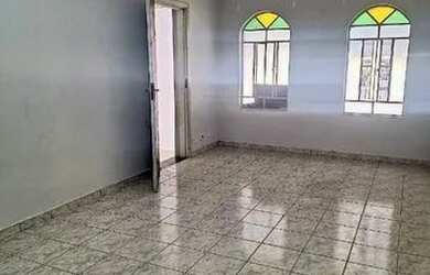 Imagem: A casa possui 3 Dormitórios, 3 Banheiros, 2 Vagas na garagem