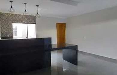 Imagem: A casa possui 2 Dormitórios, 2 Banheiros, 2 Vagas na garagem