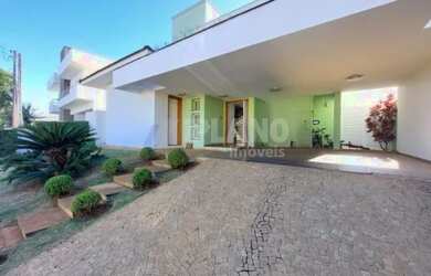 Imagem: A casa em condomínio possui 4 Dormitórios, 5 Banheiros, 4