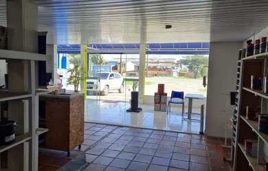 Imagem: A casa possui 3 Dormitórios, 3 Banheiros, 4 Vagas na garagem