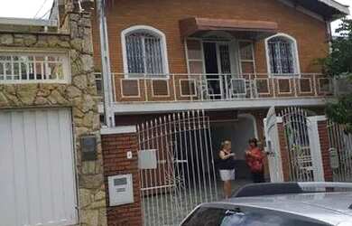 Imagem: A casa possui 4 Dormitórios, 4 Banheiros, 3 Vagas na garagem