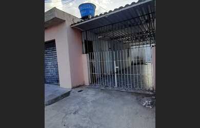 Imagem: A casa possui 3 Dormitórios, 2 Banheiros, 1 Vaga na garagem