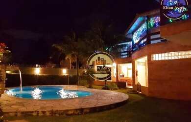 Imagem: A casa possui 5 Dormitórios, 5 Banheiros, 4 Vagas na garagem