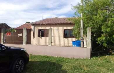 Imagem: A casa possui 2 Dormitórios, 2 Banheiros, 1 Vaga na garagem