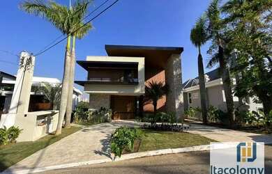 Imagem: A casa em condomínio possui 5 Dormitórios, 5 Banheiros, 5