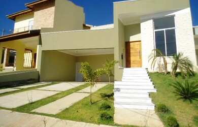 Imagem: A casa possui 3 Dormitórios, 3 Banheiros, 1 Vaga na garagem